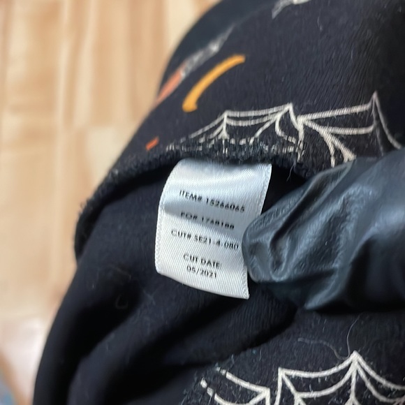 Disney Halloween Capri leggings GUC - Picture 3 of 5